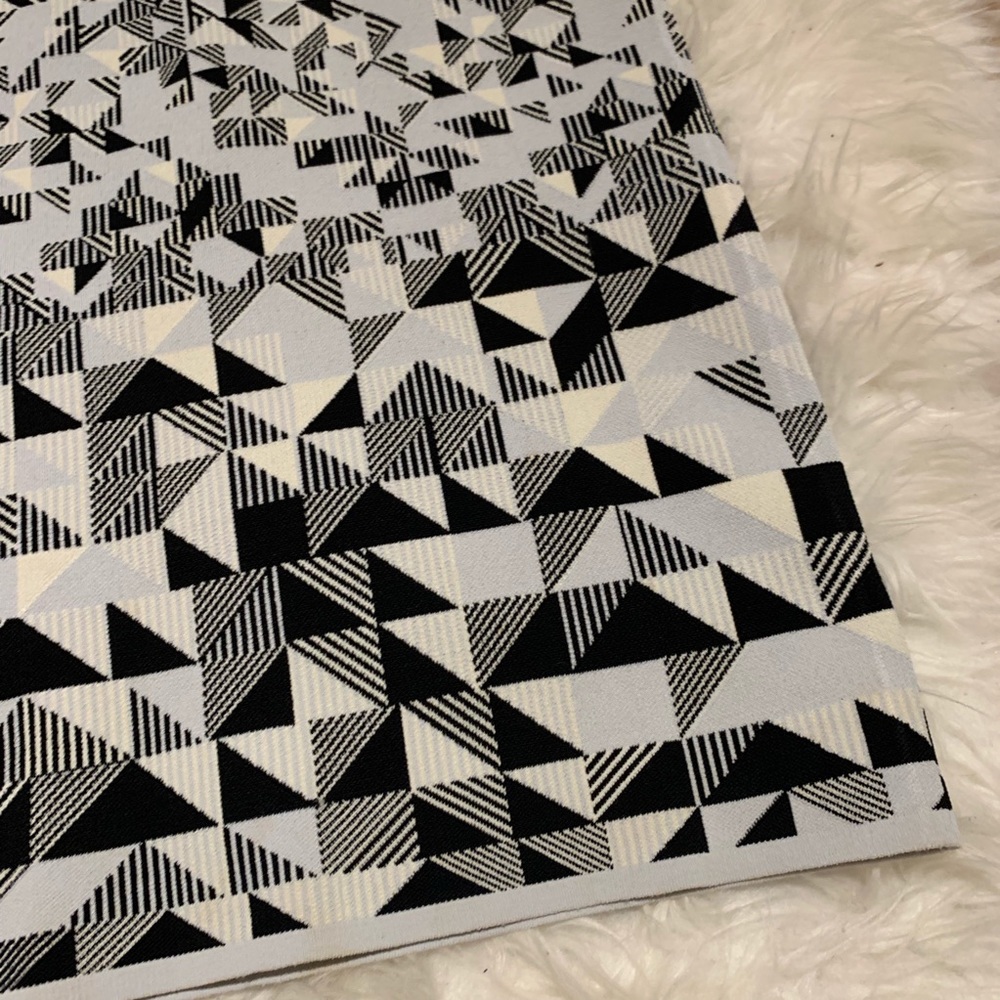5/$25 Bcbg Pavel Geometric Print Skirt - Picture 4 of 7